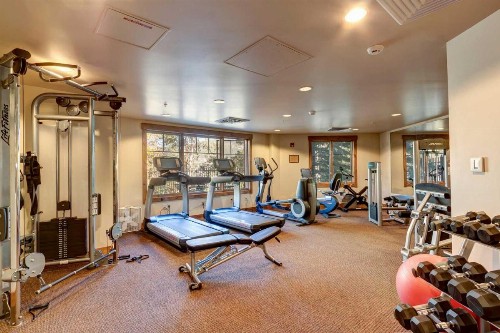 Ski-In Breck Hub at Skyway Skiway Walk to Main St - image 3