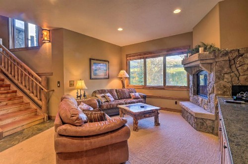 Hilltop Breck Home Hot Tub Views and Walk to Town - image 11