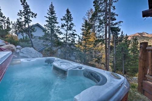 Hilltop Breck Home Hot Tub Views and Walk to Town - image 9