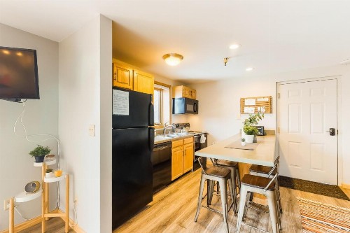 O'clock Road Condos - image 5