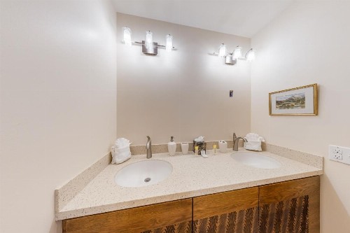 Breckenridge Hideaway - image 11
