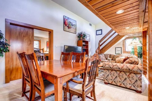 Pine Station House 5 BR Loft with Hot Tub and Views - image 12