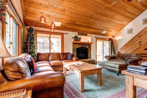 Pine Station House 5 BR Loft with Hot Tub and Views - image 3