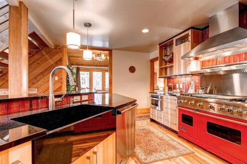 Pine Station House 5 BR Loft with Hot Tub and Views - image 4