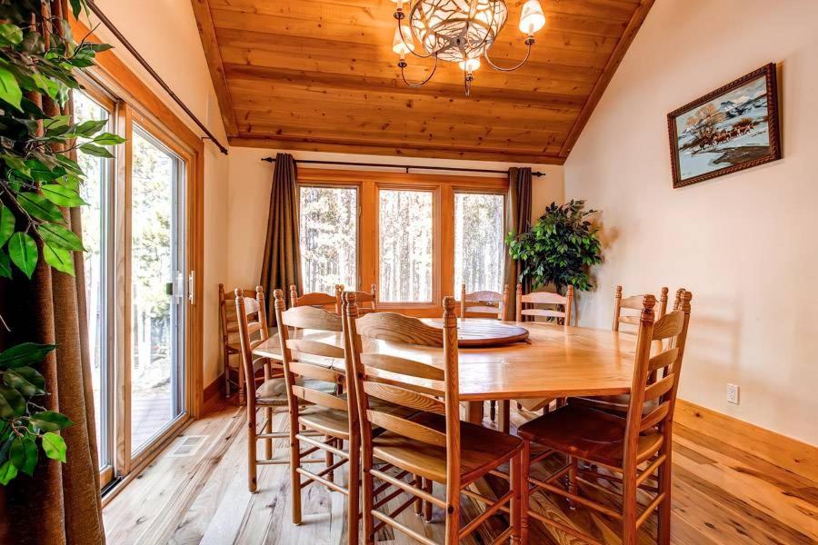 Pine Station House 5 BR Loft with Hot Tub and Views - image 6