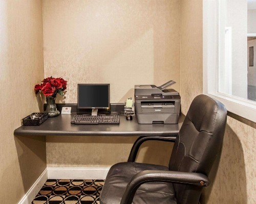 Quality Inn & Suites Bremen - image 2