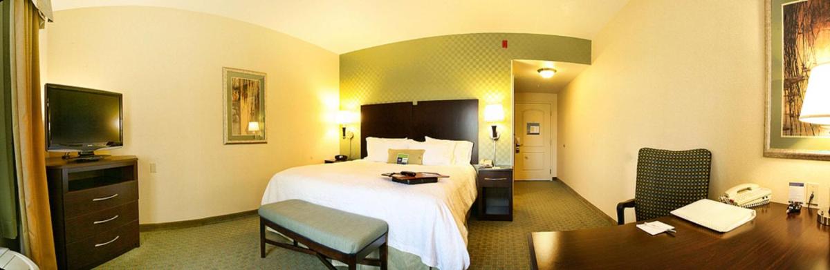 Hampton Inn Brentwood - image 3