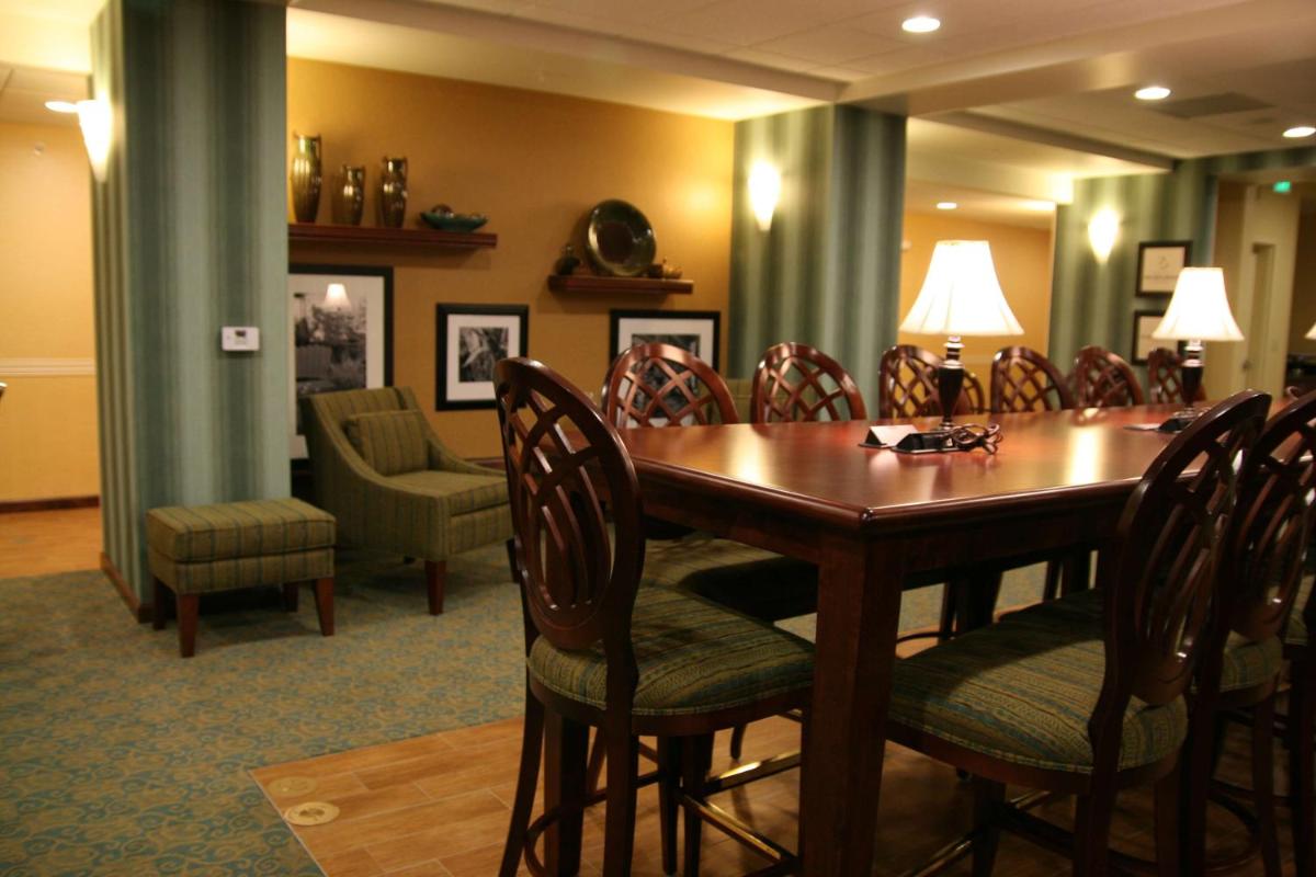 Hampton Inn Brentwood - image 6