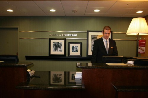 Hampton Inn Brentwood - image 9