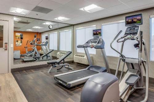 Comfort Inn & Suites - image 25