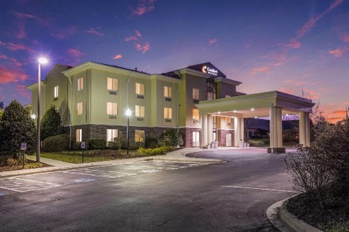 Comfort Inn & Suites - image 26