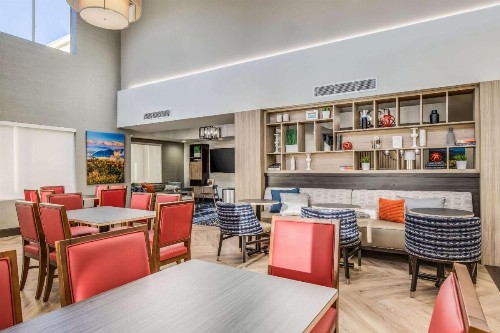 Comfort Inn & Suites - image 28