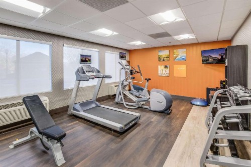Comfort Inn & Suites - image 33