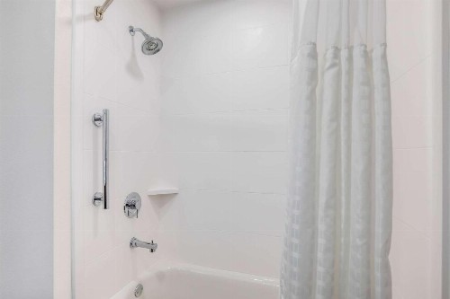 Comfort Inn & Suites - image 6