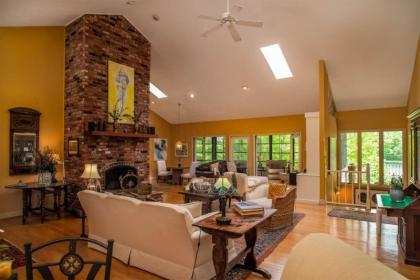 Ticoa Lake House