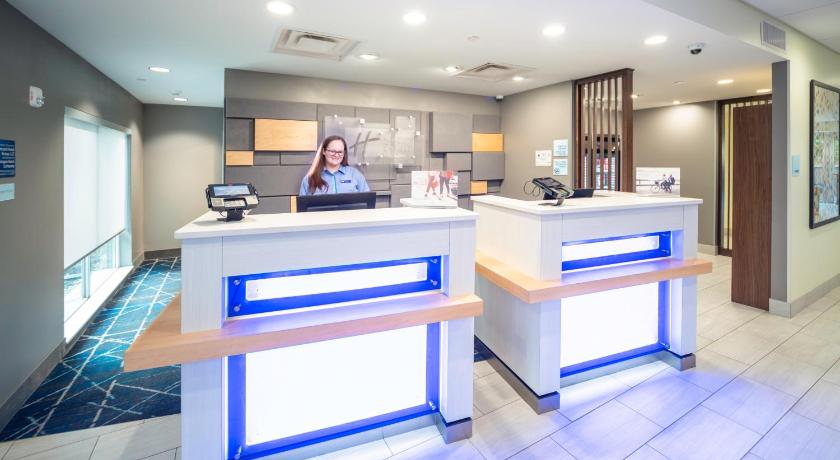 Holiday Inn Express & Suites Brevard - City Center - image 4