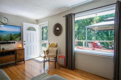 Private Downtown Retreat - image 12