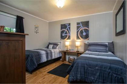 Private Downtown Retreat - image 13