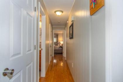 Private Downtown Retreat - image 14