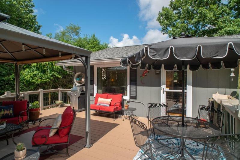 Private Downtown Retreat - image 2