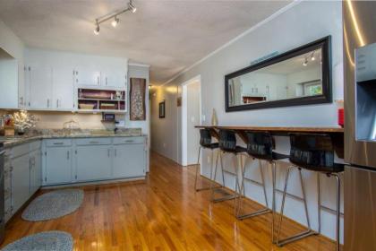 Private Downtown Retreat - image 3