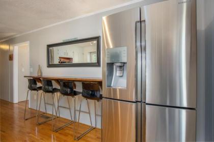 Private Downtown Retreat - image 4