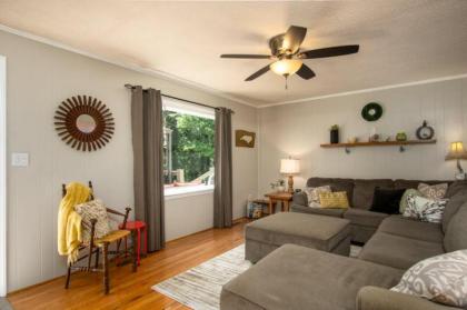 Private Downtown Retreat - image 5