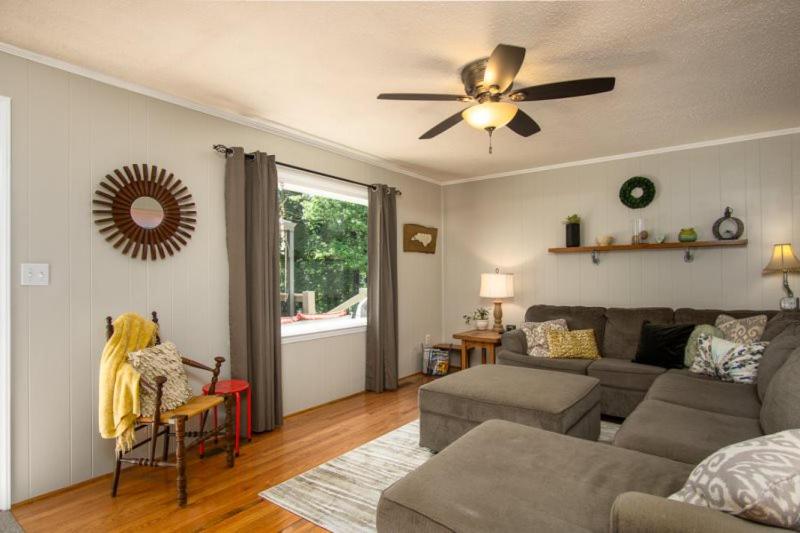 Private Downtown Retreat - image 5