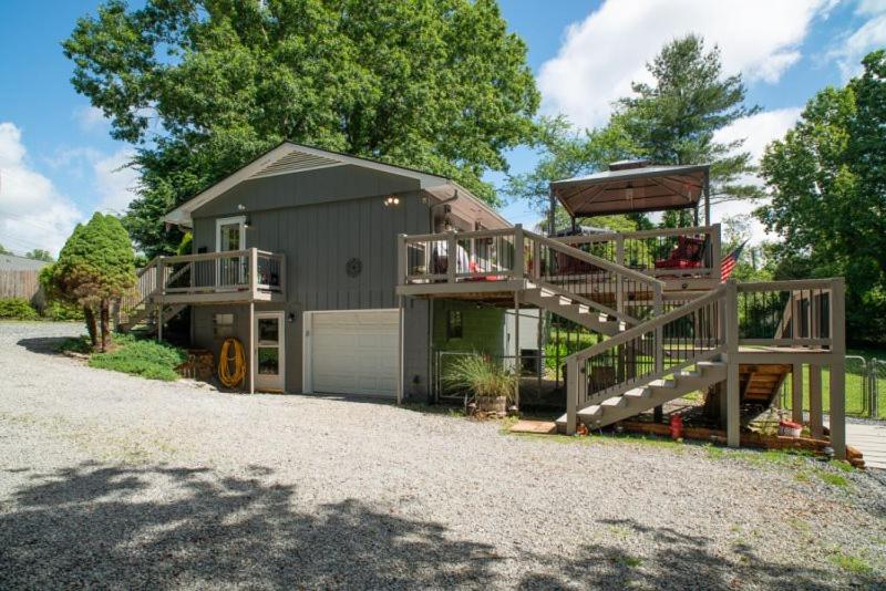 Private Downtown Retreat - image 6