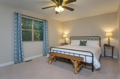 Shady Creek Cabin - image 15