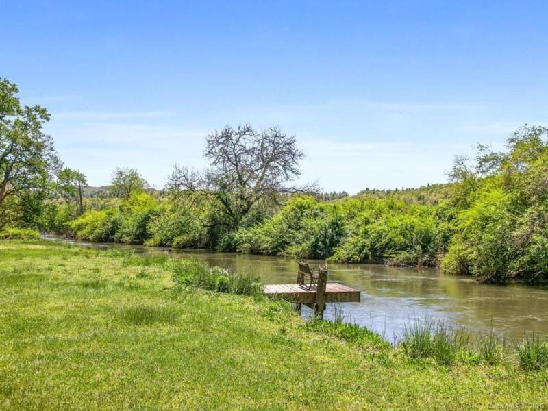 River Cabin - image 6