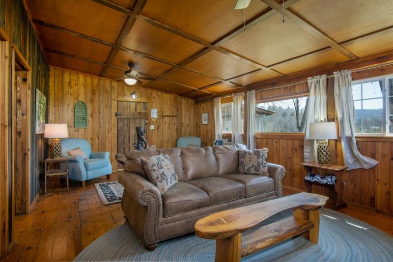 Meadow Cabin - image 2