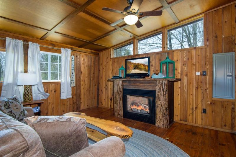 Meadow Cabin - image 3