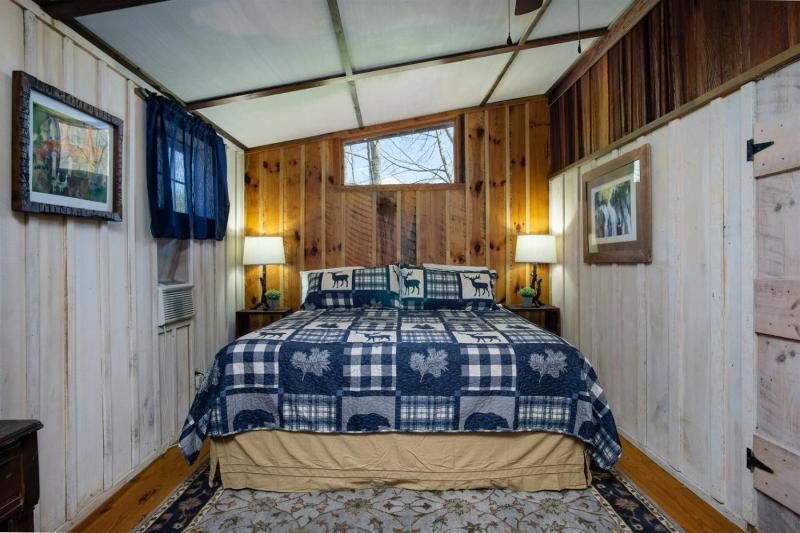 Meadow Cabin - image 6