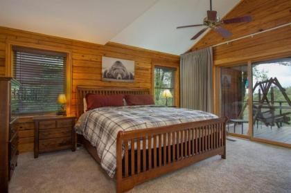 Blissful Bear Private Cabin Retreat - image 8