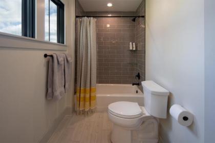 Kings Creek Cottage Downtown - image 13