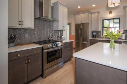Kings Creek Cottage Downtown - image 5