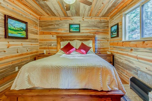 The Red Door Retreat - image 9