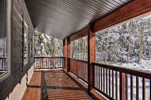 Group Ski Getaway Near the Base of Chairlift 8! - image 6