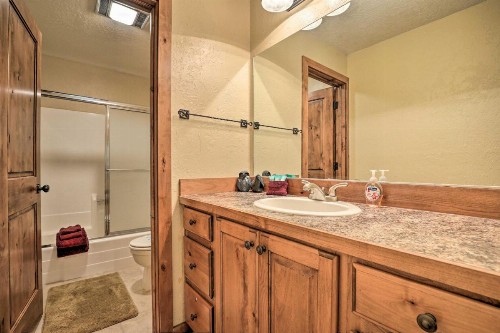 Ski-in and Ski-Out Brian Head Condo with Hot Tub Access! - image 6
