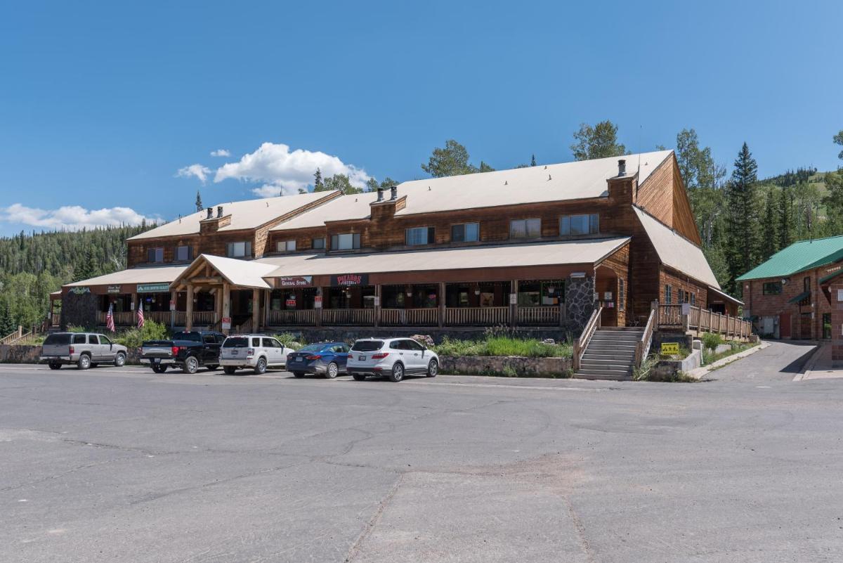 BD10G Walk to ski access WiFi Gas FP Laundry BBQ Breathtaking Views Garage - main image