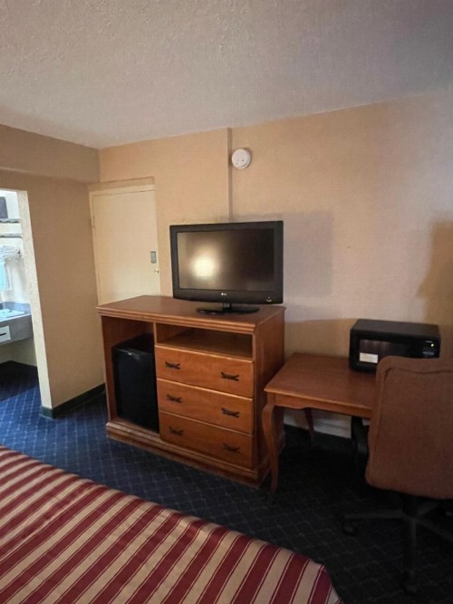 The Lodge Hotel and Banquets - image 22