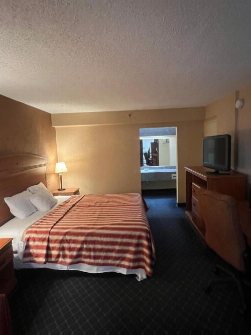 The Lodge Hotel and Banquets - image 23