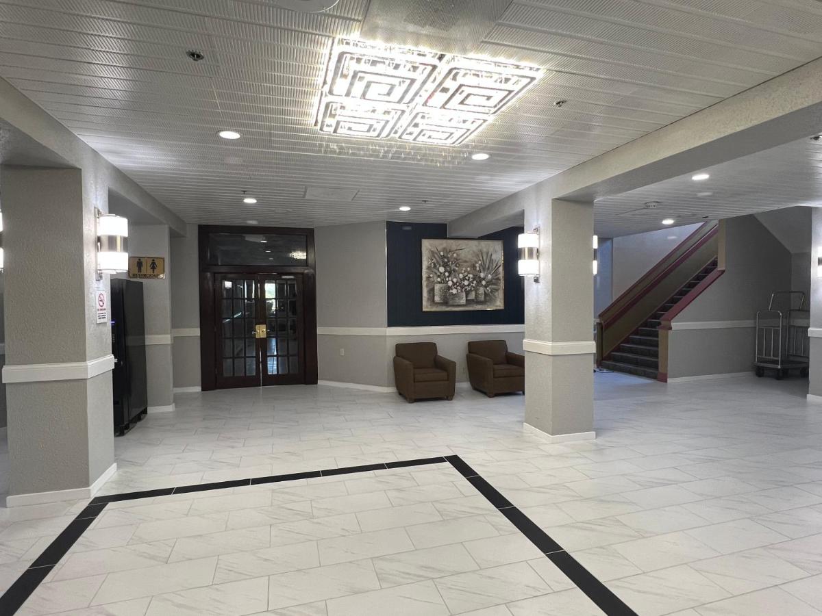 The Lodge Hotel and Banquets - image 3
