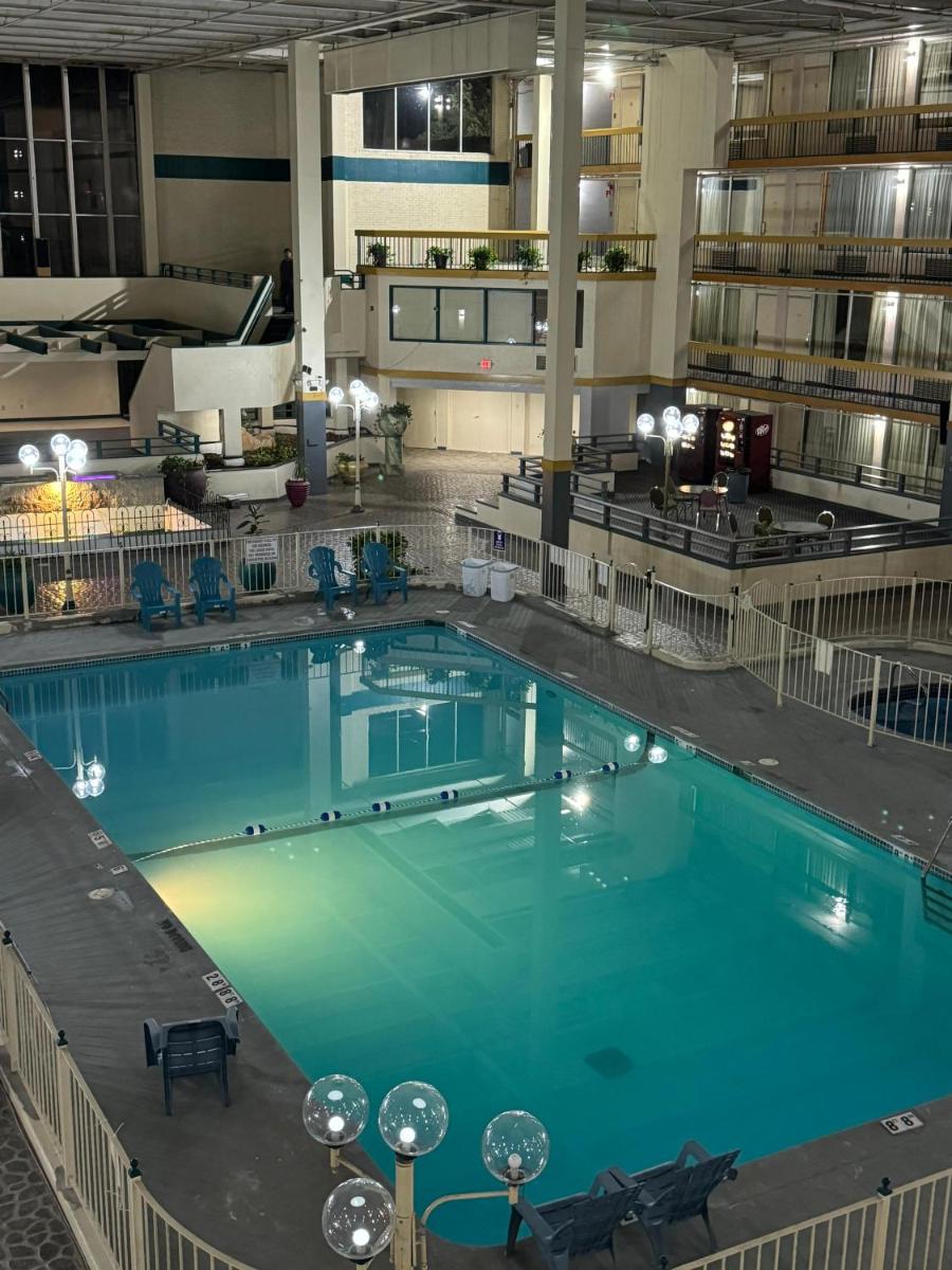 The Lodge Hotel and Banquets - image 5