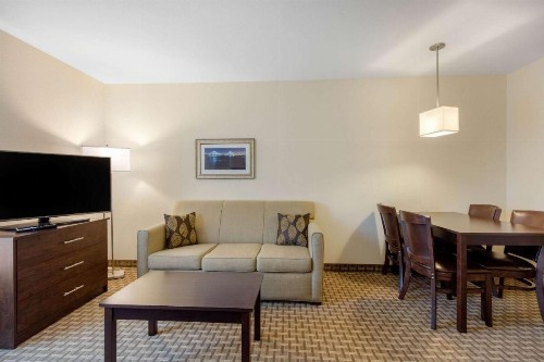 MainStay Suites St. Louis - Airport - image 10