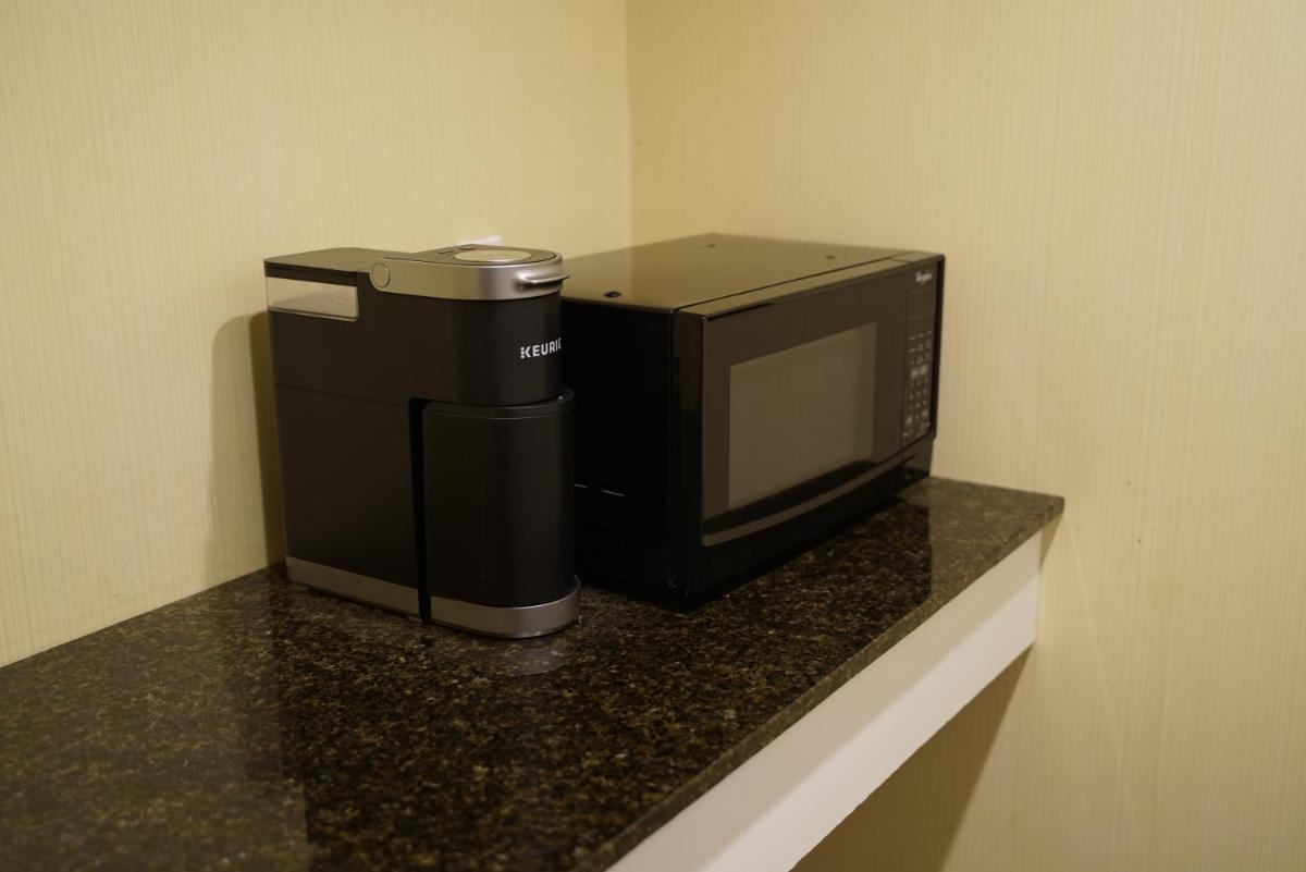 Hotel Boston - image 3