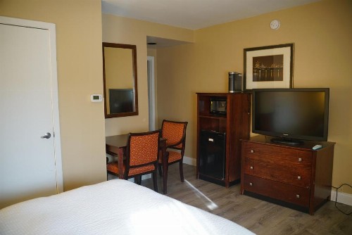 Hotel Boston - image 5