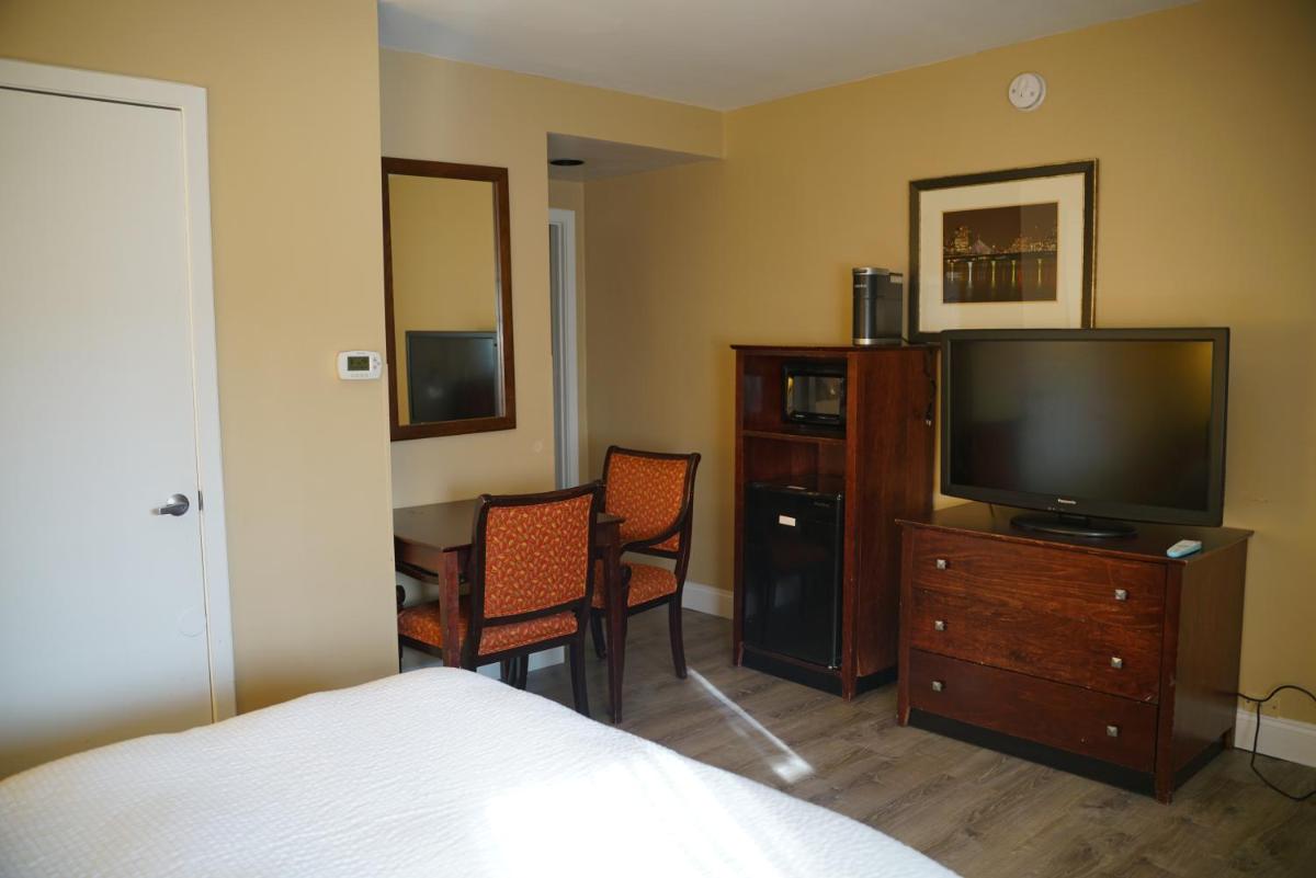 Hotel Boston - image 5