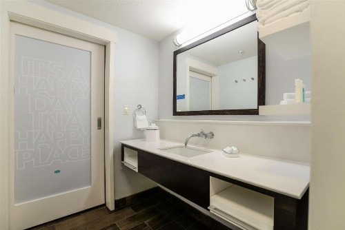Hampton Inn Brighton Mi - image 50